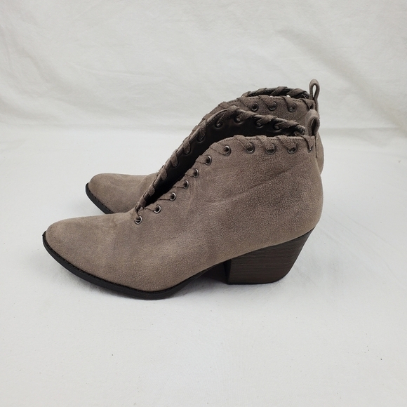 Coconuts by matisse Bamba grey point toe ankle heel bootie - Picture 5 of 13